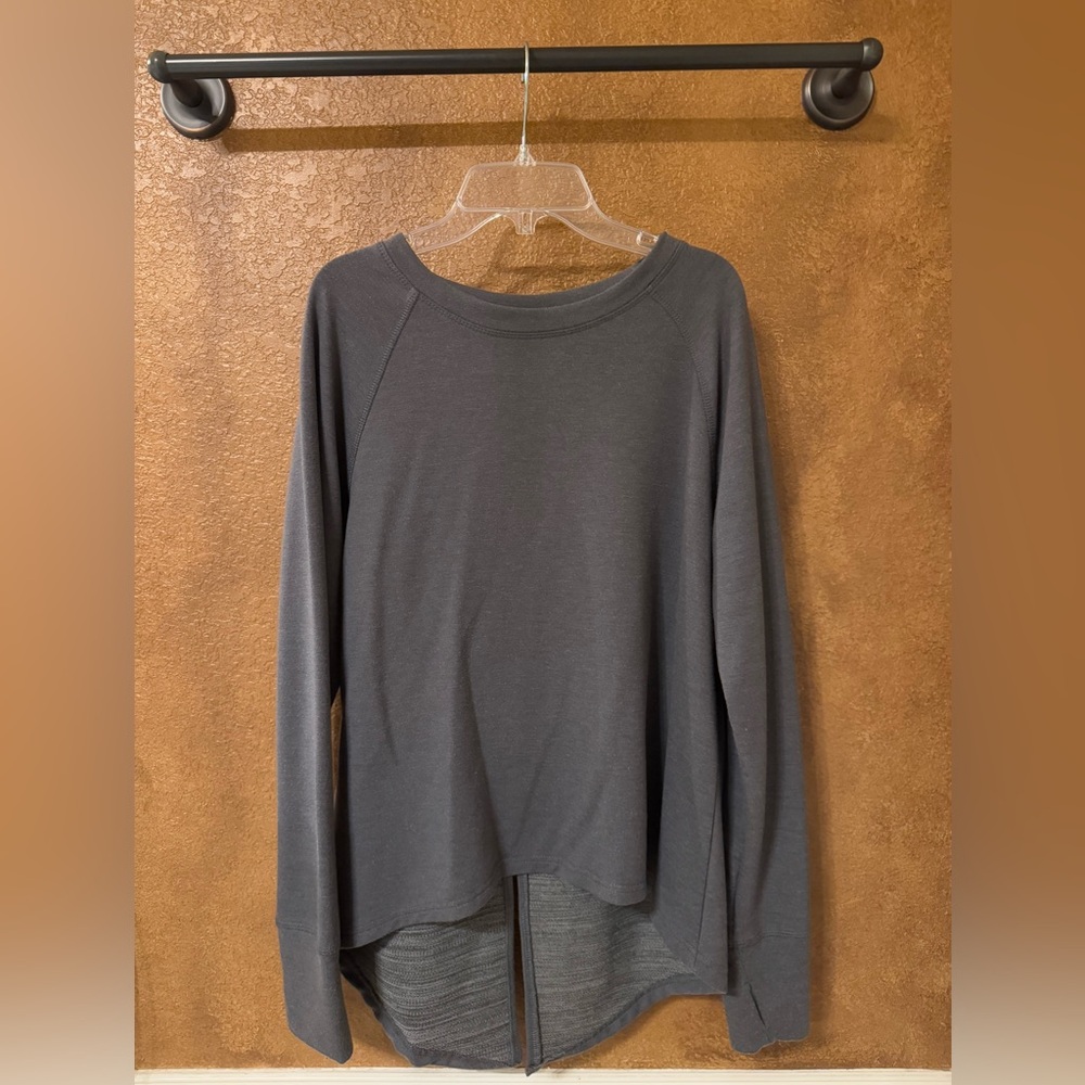 Danskin Gray Split Tail High Low Hem Sweatshirt Size Small